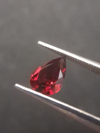 Natural Red Garnet - Rhodolite - 0.815 ct - pear - unheated- red - Natural Gems Belgium