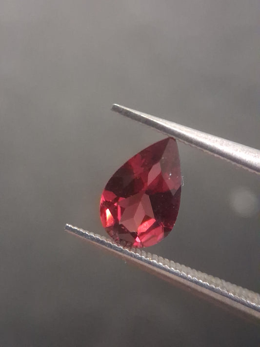 Natural Red Garnet - Rhodolite - 0.956 ct - pear - unheated- red - Natural Gems Belgium
