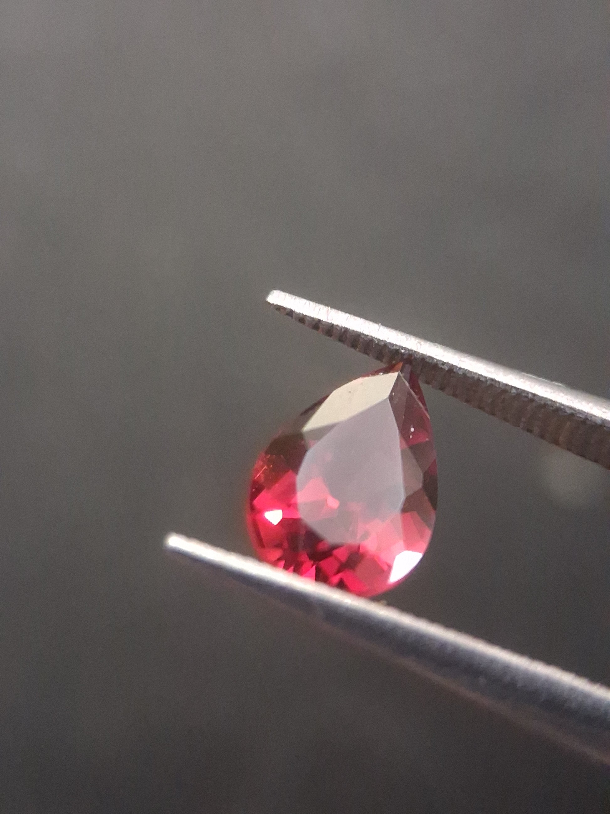 Natural Red Garnet - Rhodolite - 0.956 ct - pear - unheated- red - Natural Gems Belgium