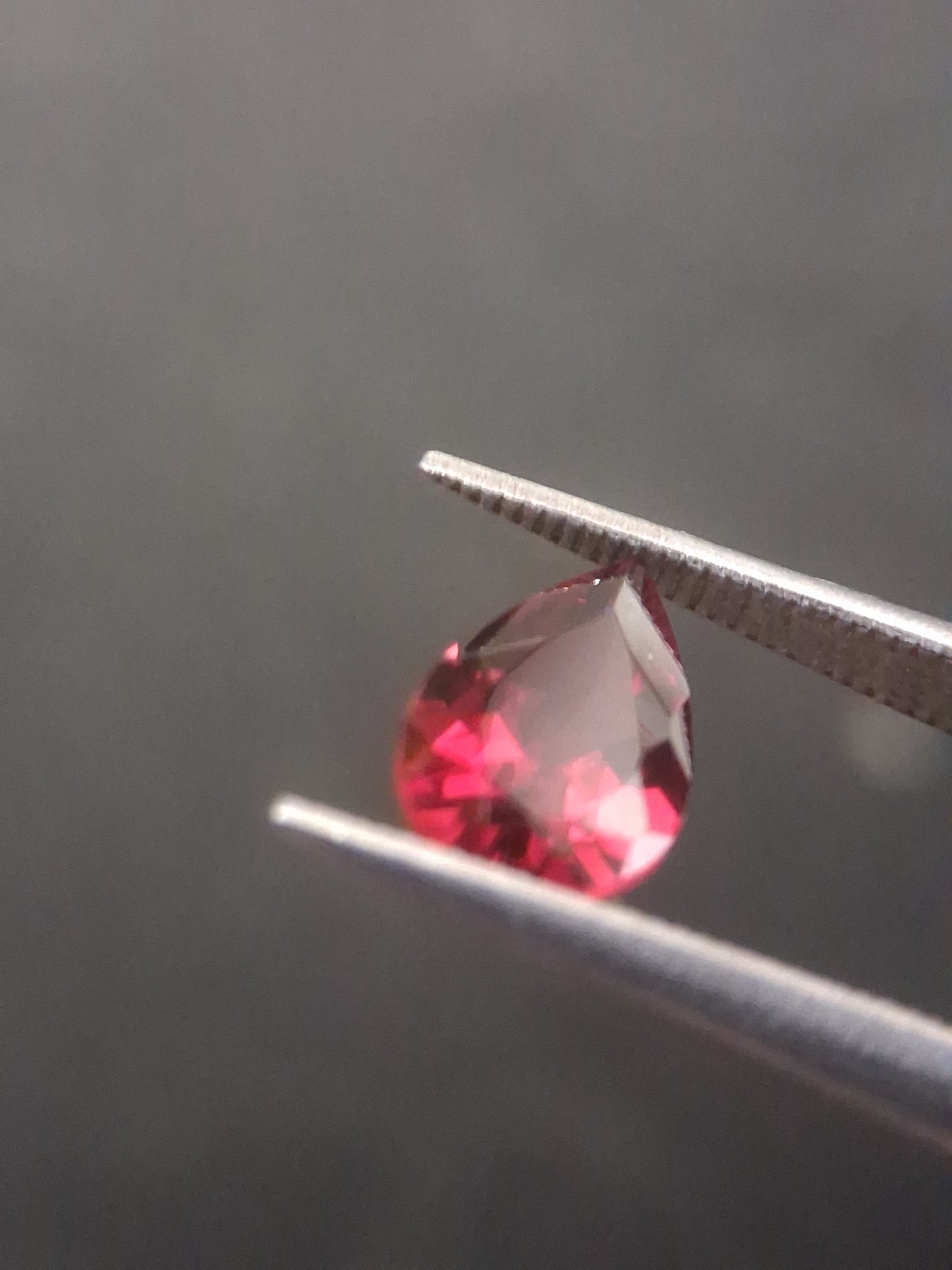 Natural Red Garnet - Rhodolite - 0.956 ct - pear - unheated- red - Natural Gems Belgium