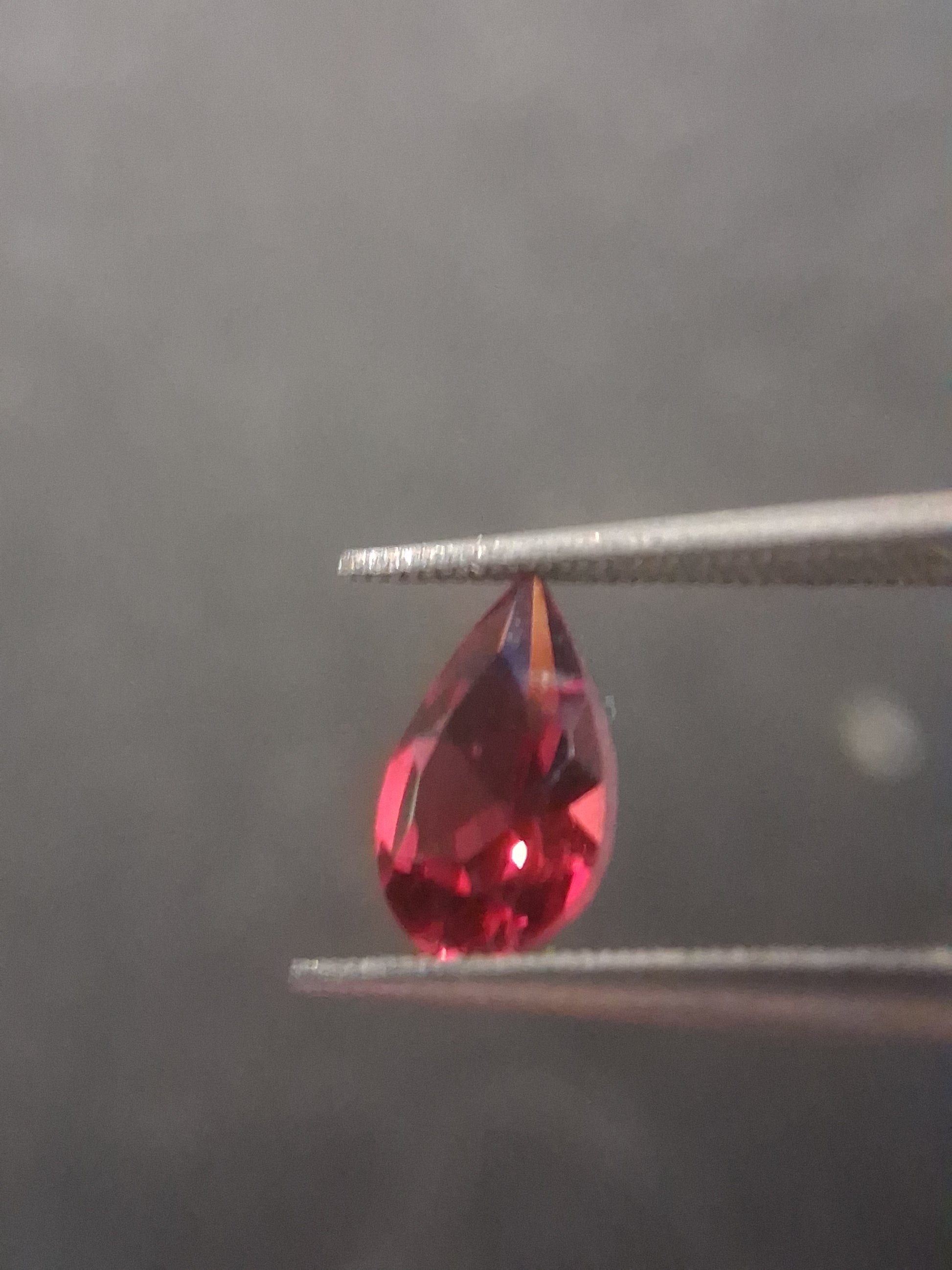 Natural Red Garnet - Rhodolite - 0.956 ct - pear - unheated- red - Natural Gems Belgium