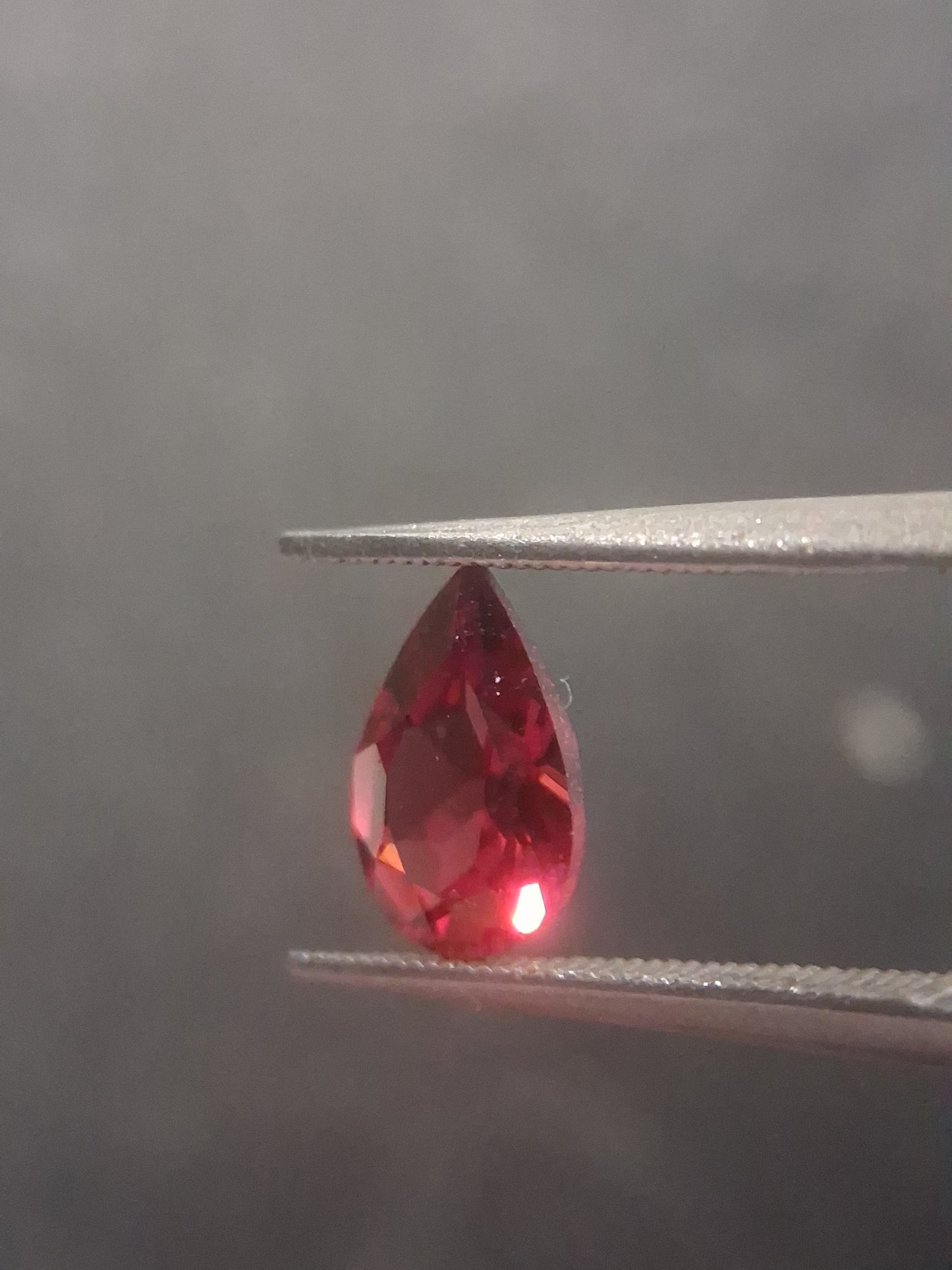 Natural Red Garnet - Rhodolite - 0.956 ct - pear - unheated- red - Natural Gems Belgium