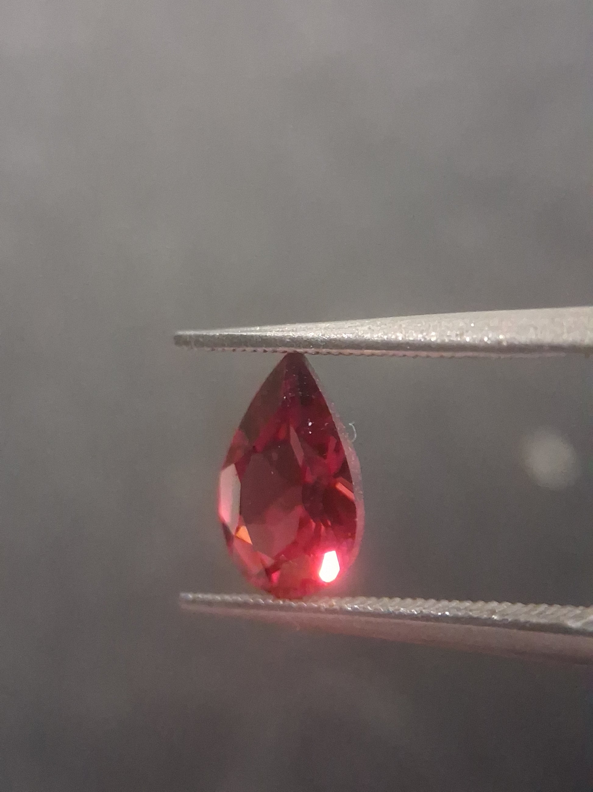 Natural Red Garnet - Rhodolite - 0.956 ct - pear - unheated- red - Natural Gems Belgium