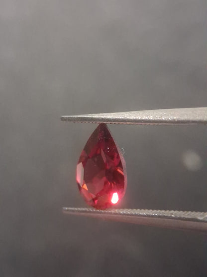 Natural Red Garnet - Rhodolite - 0.956 ct - pear - unheated- red - Natural Gems Belgium
