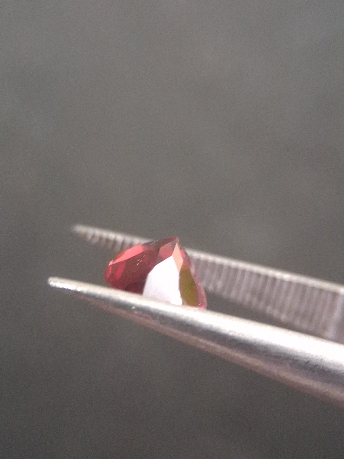 Natural Red Garnet - Rhodolite - 0.978 ct - pear - unheated- red - Natural Gems Belgium