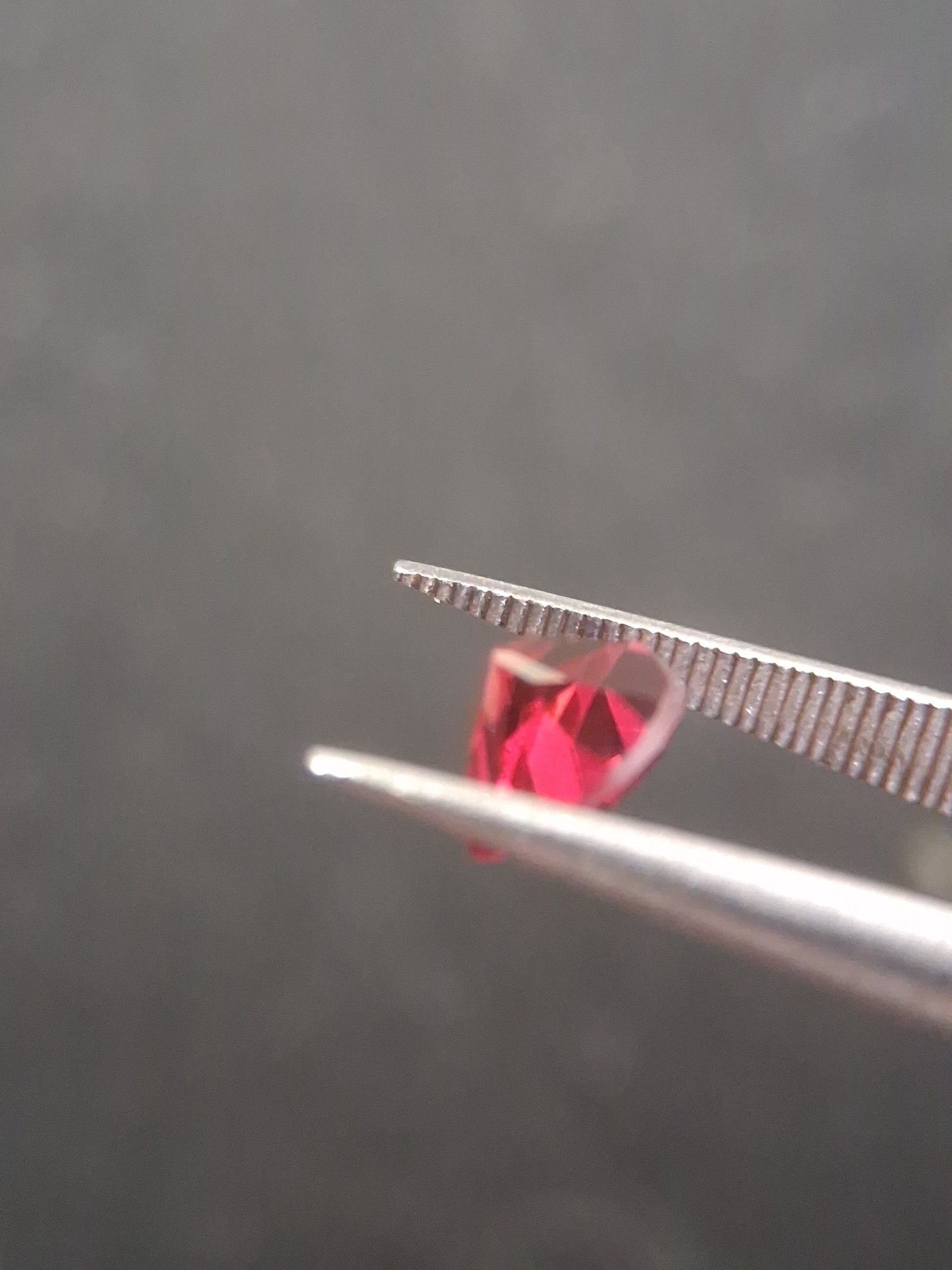 Natural Red Garnet - Rhodolite - 0.978 ct - pear - unheated- red - Natural Gems Belgium