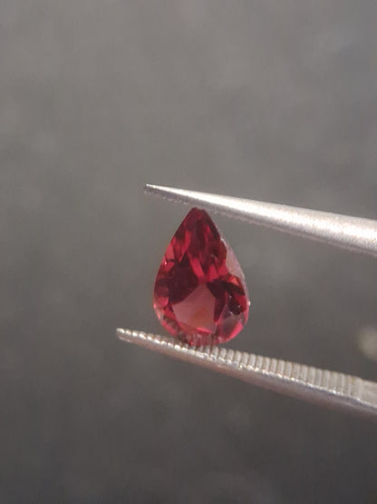 Natural Red Garnet - Rhodolite - 0.978 ct - pear - unheated- red - Natural Gems Belgium