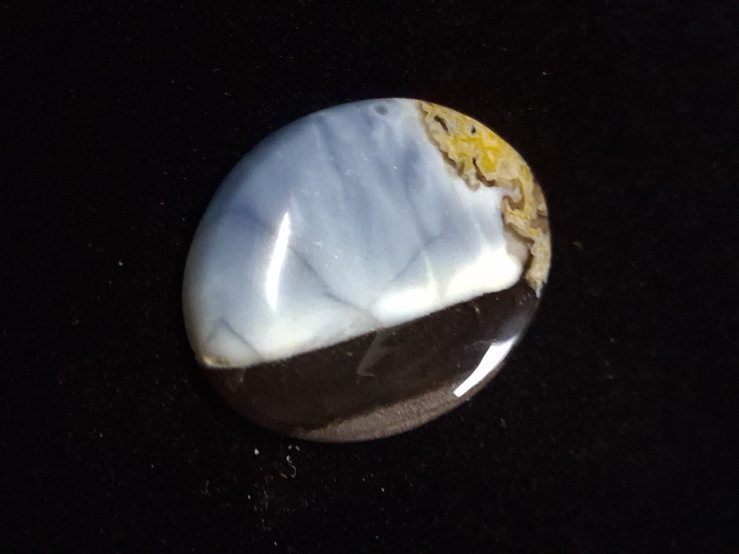 Natural Owyhee Blue Opal Cabochon - 35.224 ct - moss included - oval - landscape pattern