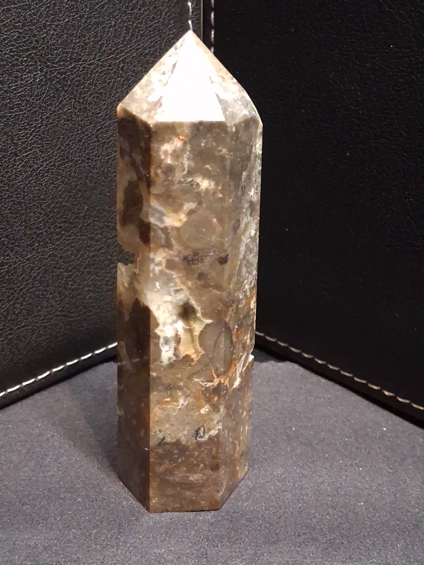 Natural Agate tower - 9.05 cm - grey agate with druzy pockets