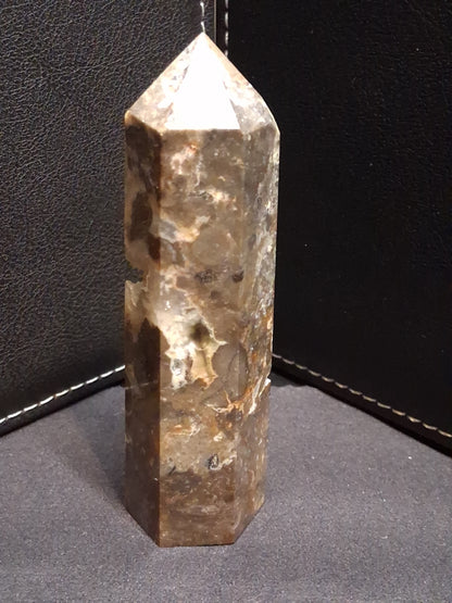 Natural Agate tower - 9.05 cm - grey agate with druzy pockets