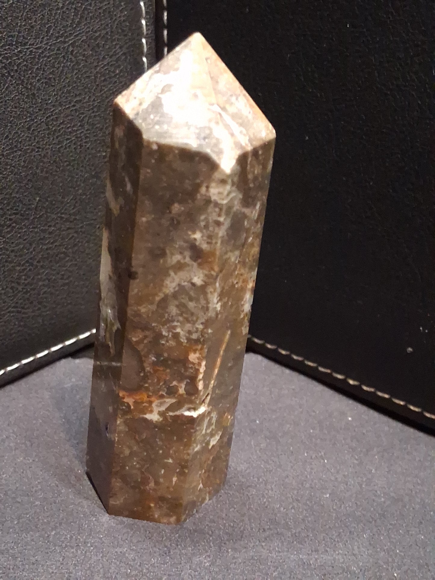 Natural Agate tower - 9.05 cm - grey agate with druzy pockets