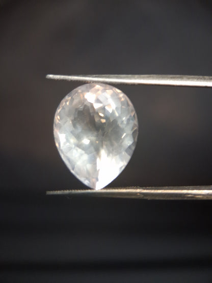 Natural light pink rose quartz - 9.67 ct - pear - checkered cut - brazil