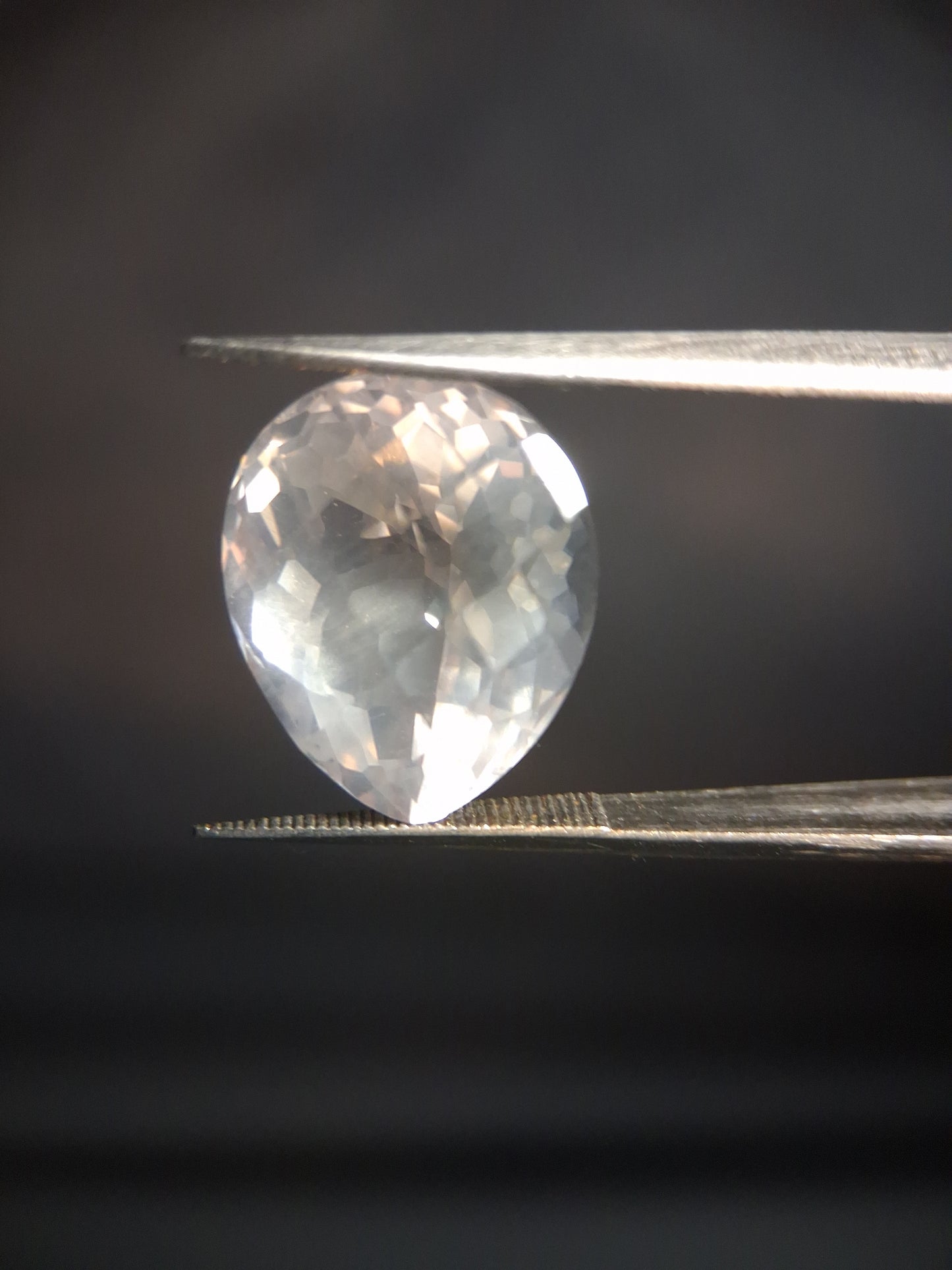 Natural light pink rose quartz - 9.67 ct - pear - checkered cut - brazil