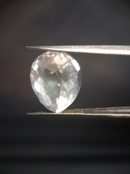 Natural light pink rose quartz - 9.67 ct - pear - checkered cut - brazil