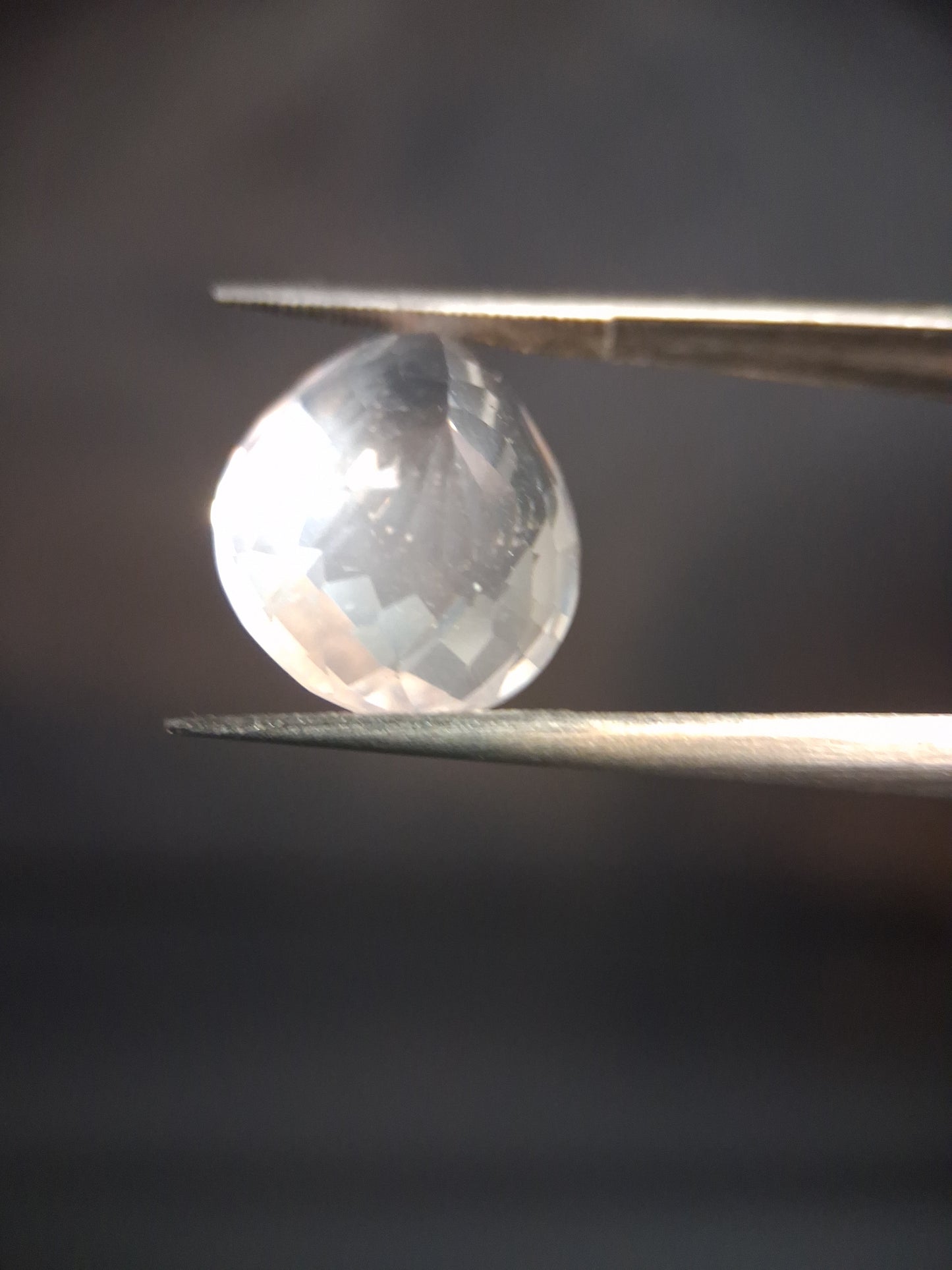 Natural light pink rose quartz - 9.67 ct - pear - checkered cut - brazil