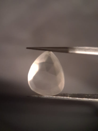 Natural light pink rose quartz - 5.753 ct - pear - rose cut