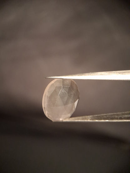 Natural light pink rose quartz - 8.682 ct - oval - rose cut
