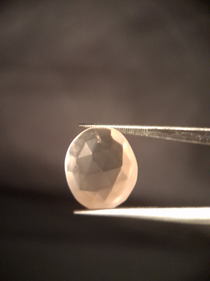 Natural light pink rose quartz - 8.682 ct - oval - rose cut