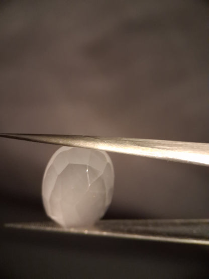 Natural light pink rose quartz - 12.417 ct - oval - rose cut