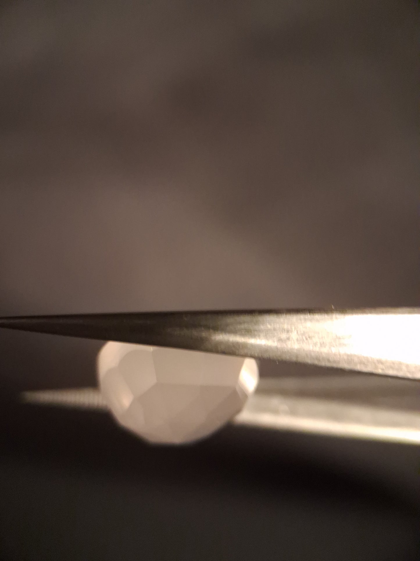 Natural light pink rose quartz - 12.417 ct - oval - rose cut