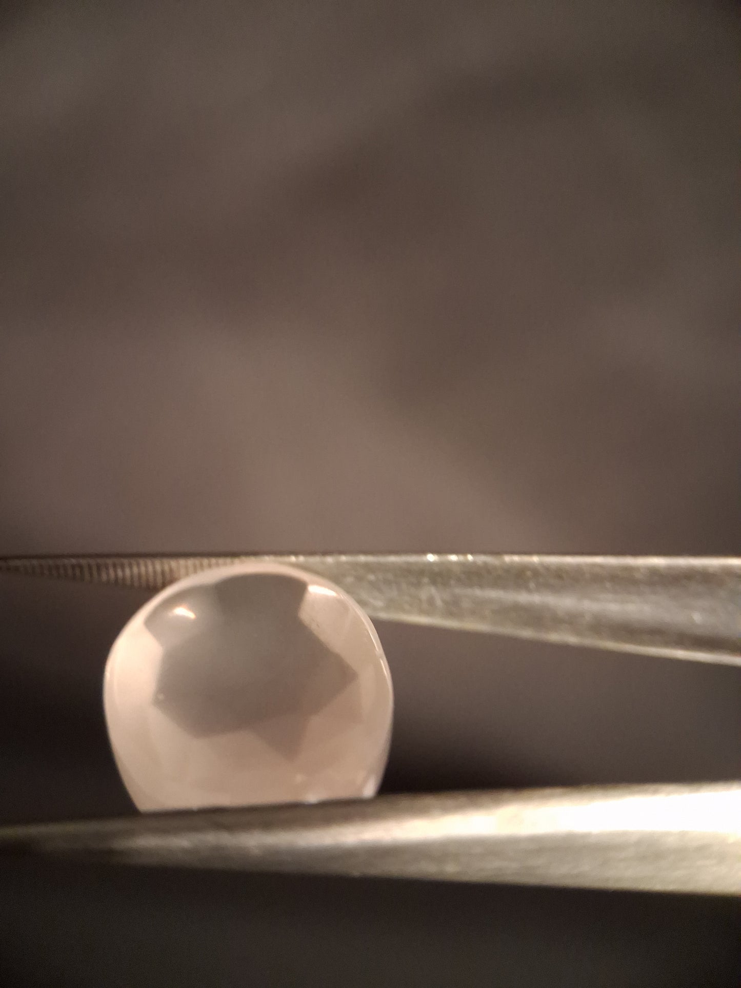 Natural light pink rose quartz - 12.417 ct - oval - rose cut