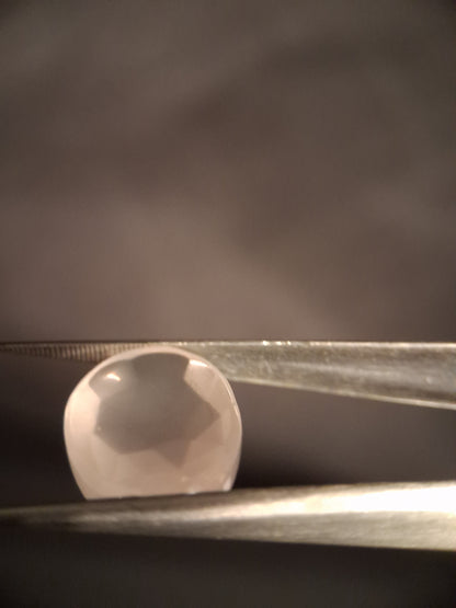 Natural light pink rose quartz - 12.417 ct - oval - rose cut