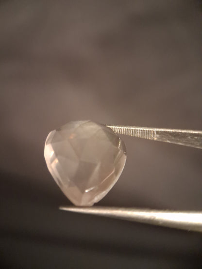 Natural light pink rose quartz - 9.845 ct - pear - rose cut