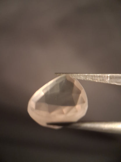 Natural light pink rose quartz - 9.845 ct - pear - rose cut
