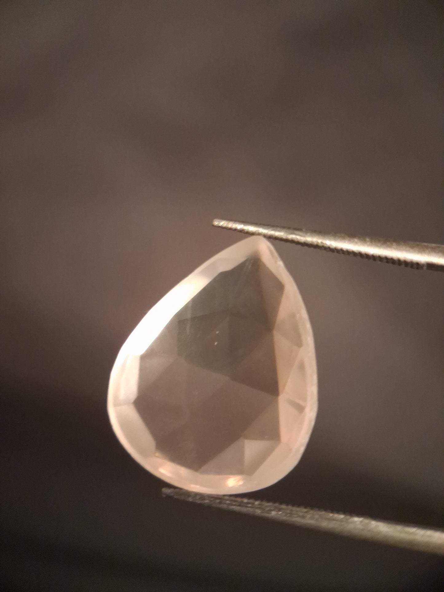 Natural light pink rose quartz - 9.845 ct - pear - rose cut