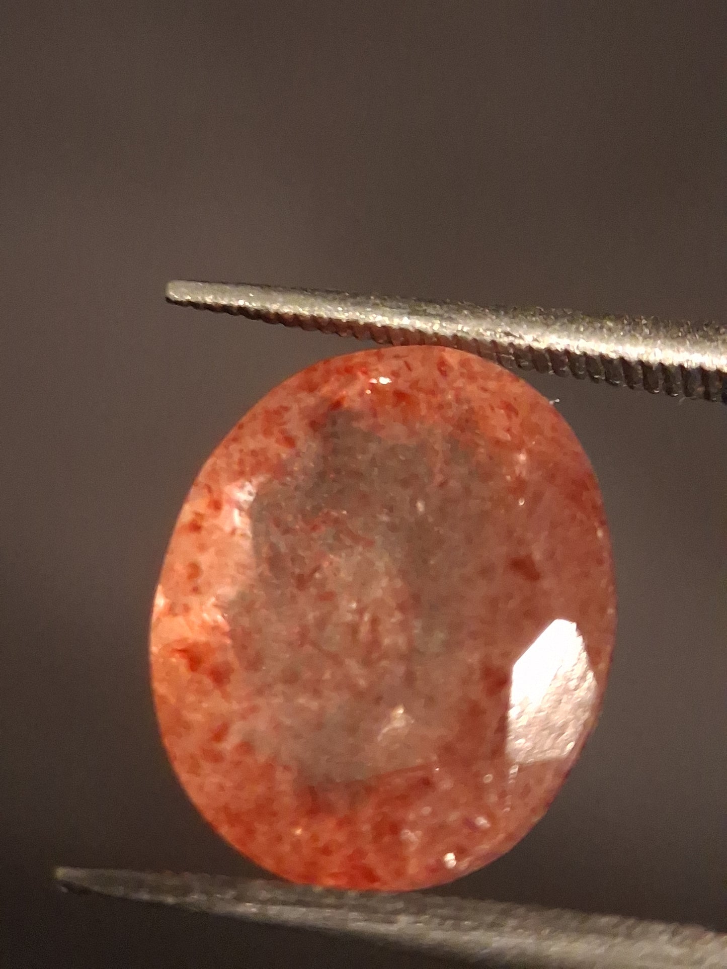 Natural orangey pink strawberry quartz - 4.453 ct - oval - Africa