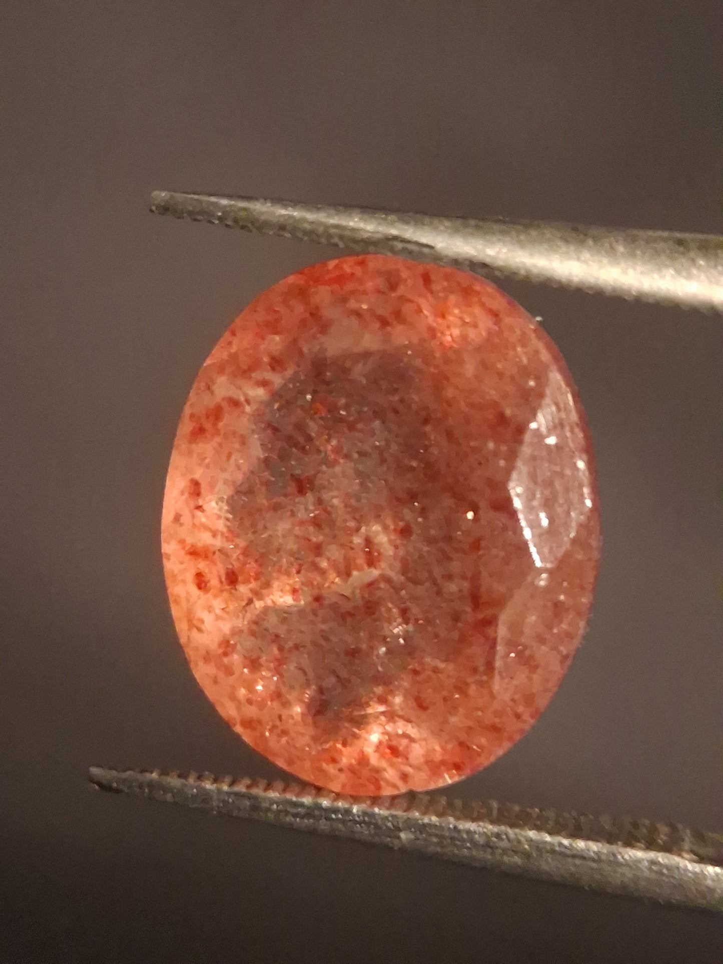 Natural orangey pink strawberry quartz - 4.453 ct - oval - Africa