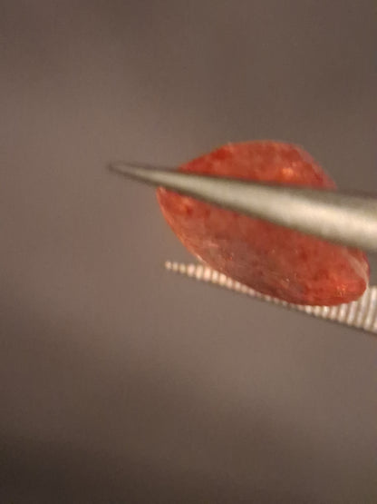 Natural orangey pink strawberry quartz - 4.453 ct - oval - Africa