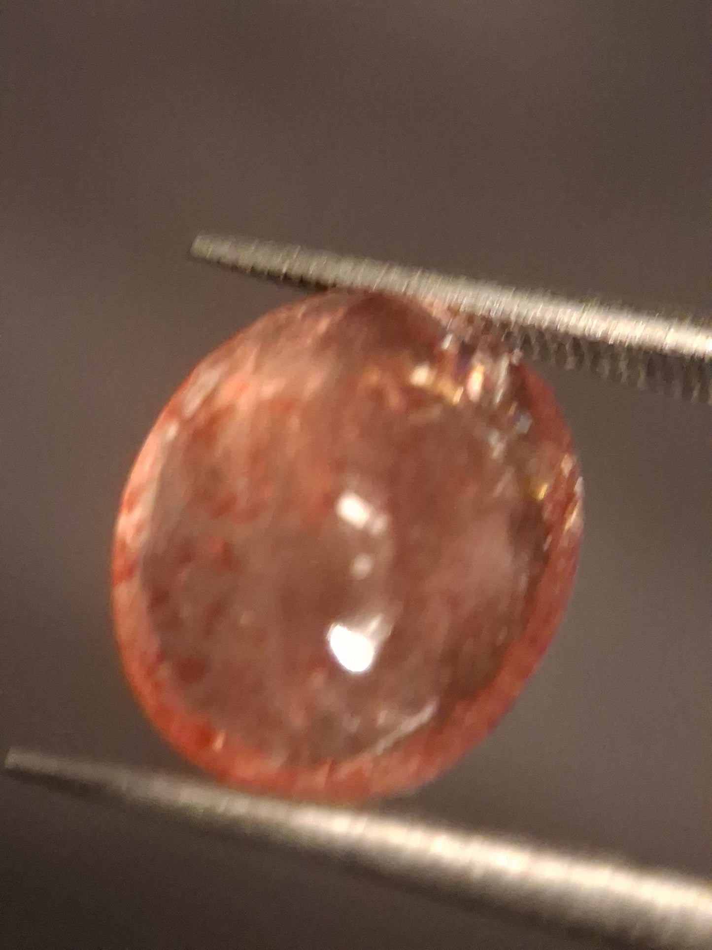 Natural orangey pink strawberry quartz - 4.453 ct - oval - Africa