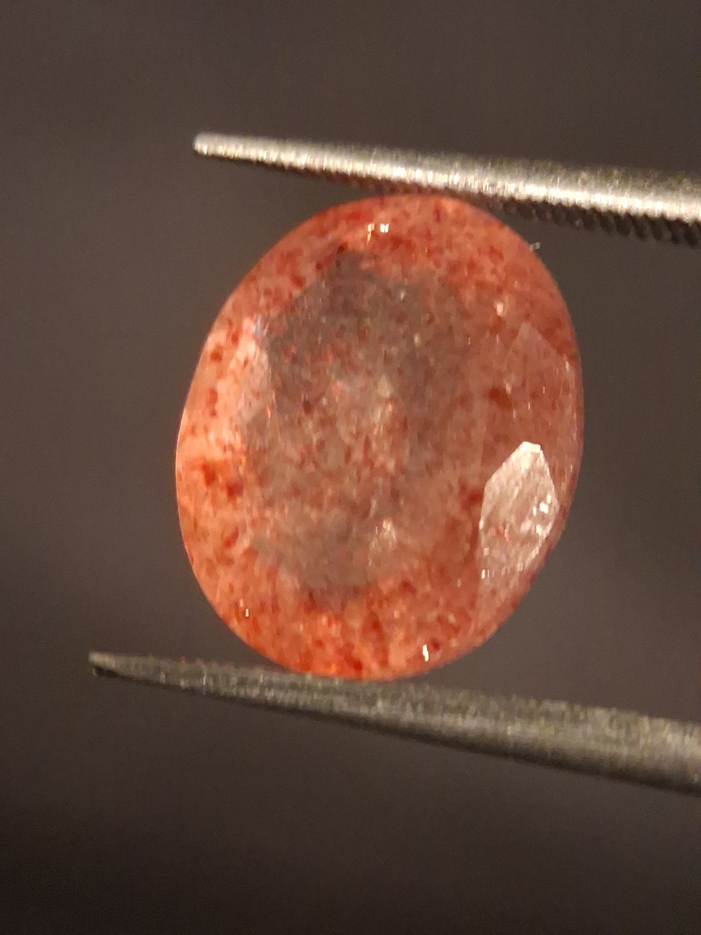 Natural orangey pink strawberry quartz - 4.453 ct - oval - Africa