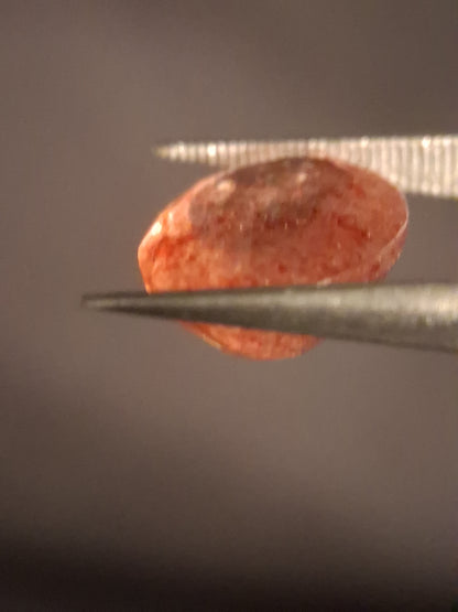 Natural orangey pink strawberry quartz - 4.453 ct - oval - Africa