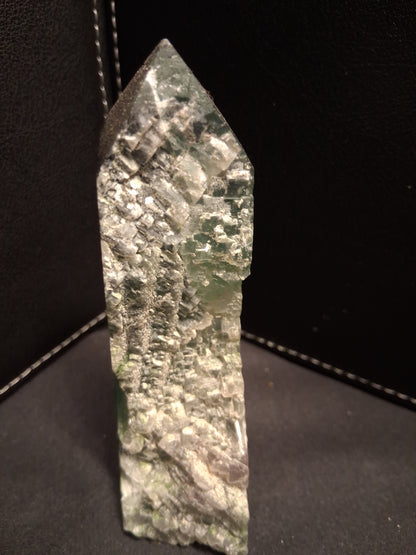 Bicolor fluorite Tower - 10 cm high - Fluorite crystal tower Druzy Pockets - green with purple accents