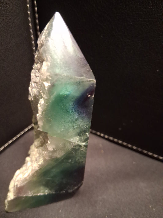 Bicolor fluorite Tower - 10 cm high - Fluorite crystal tower Druzy Pockets - green with purple accents