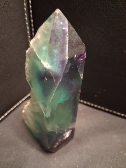 Bicolor fluorite Tower - 10 cm high - Fluorite crystal tower Druzy Pockets - green with purple accents