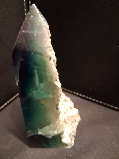 Bicolor fluorite Tower - 10 cm high - Fluorite crystal tower Druzy Pockets - green with purple accents