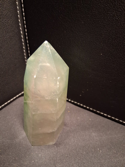 Bicolor fluorite Tower - 8.6 cm high - Fluorite crystal tower - green and purplish pink