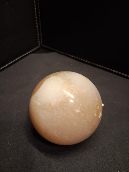 Natural Agate Sphere - 5.6 cm - beige to light brown