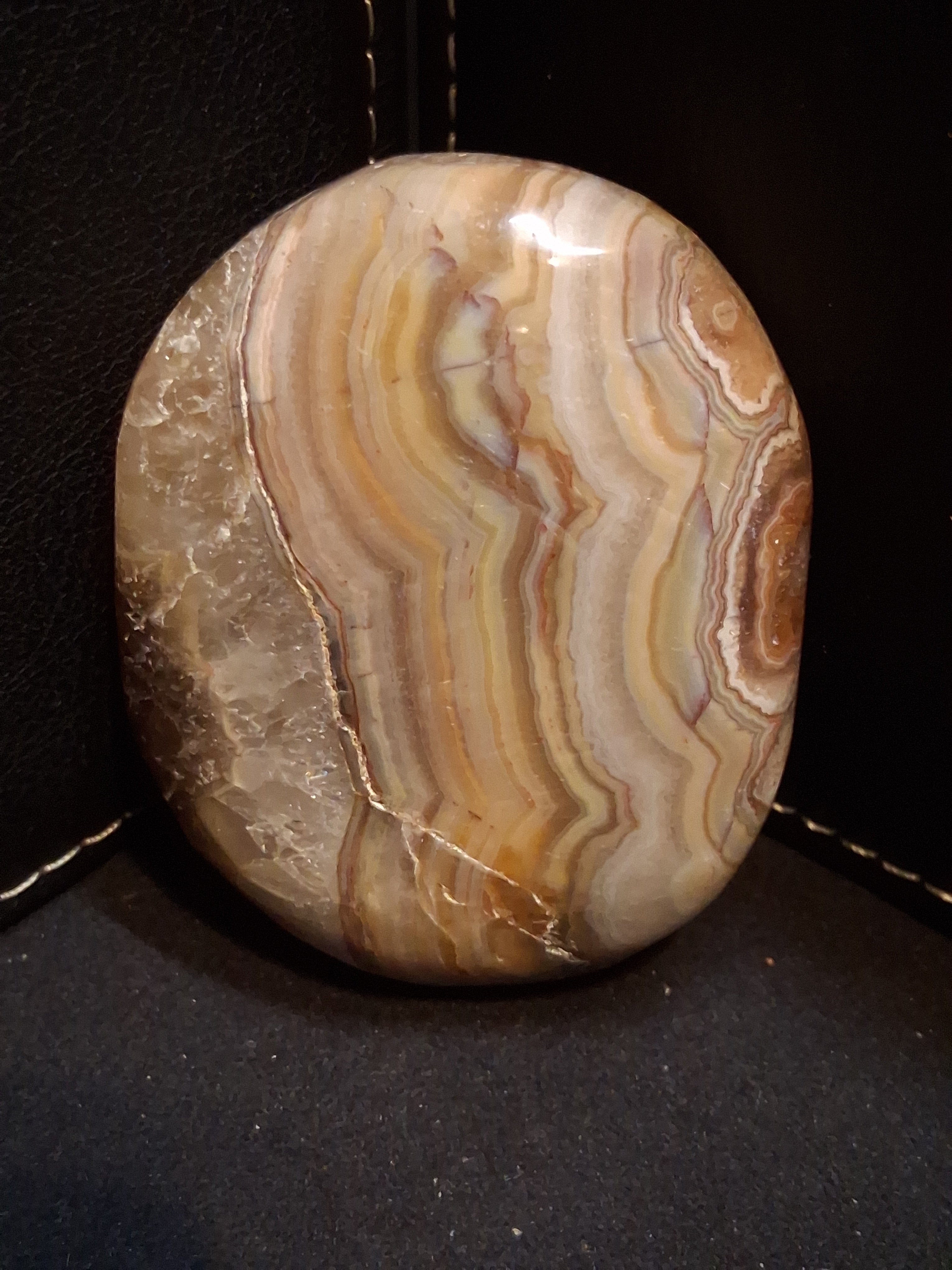Natural Agate Palmstone - oval - 6x5 cm - crazy lace agate