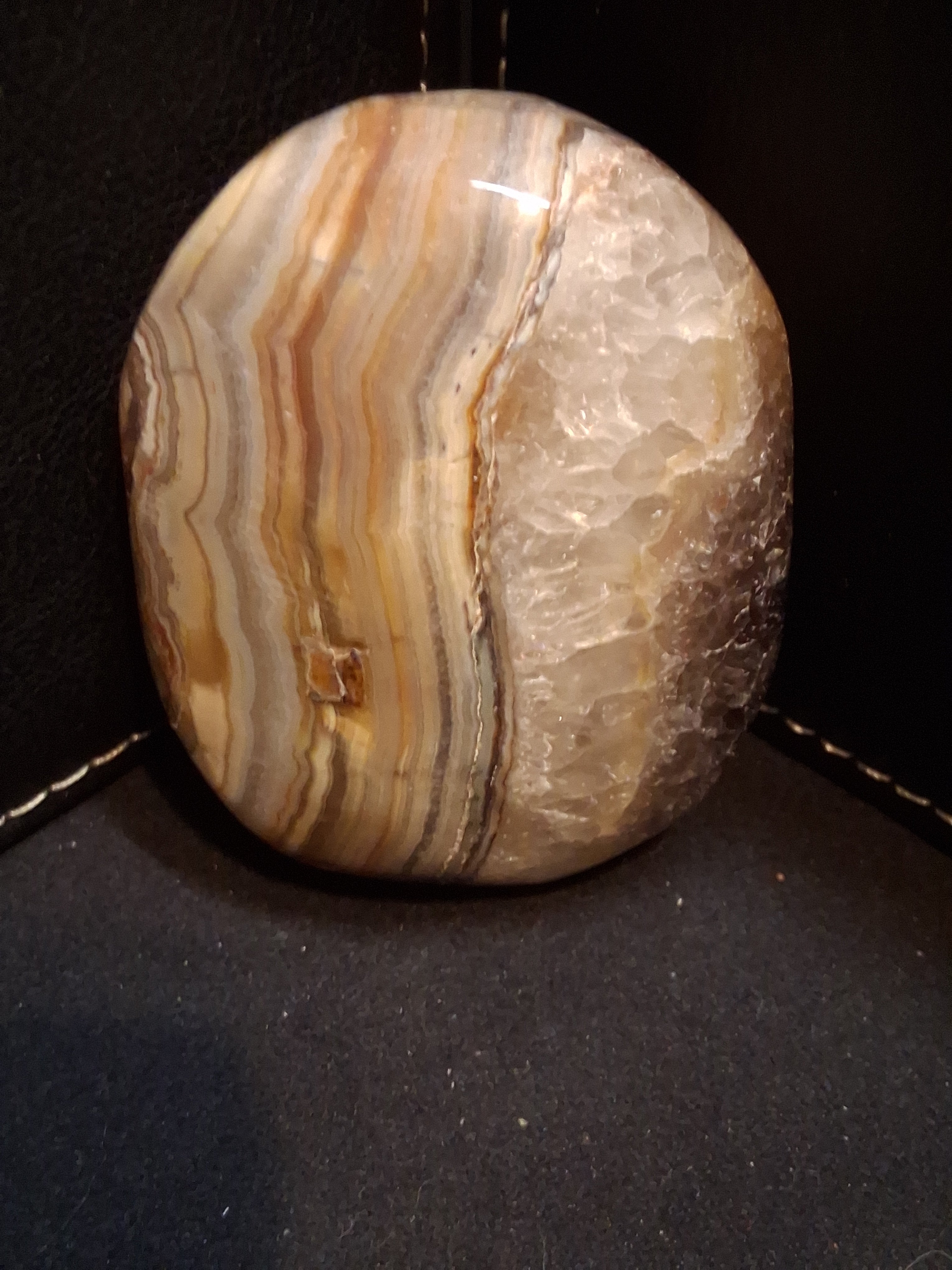 Natural Agate Palmstone - oval - 6x5 cm - crazy lace agate