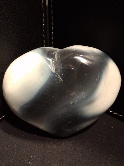 Natural Agate Palmstone - heart - 6x7.5 cm - black agate