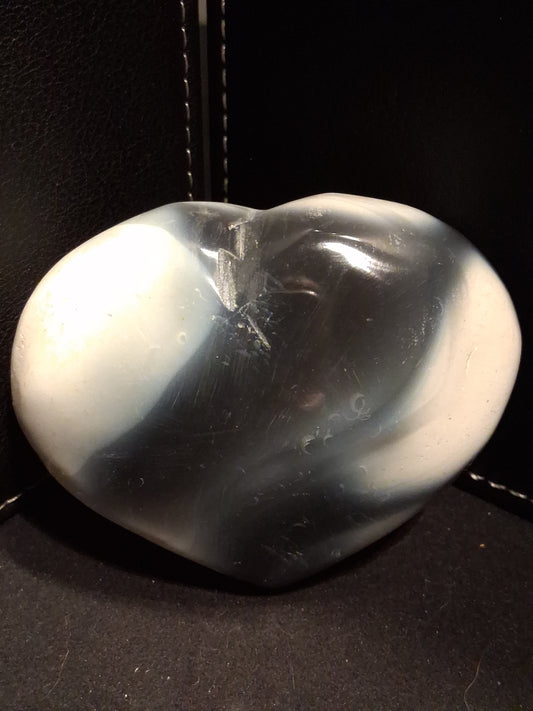 Natural Agate Palmstone - heart - 6x7.5 cm - black agate