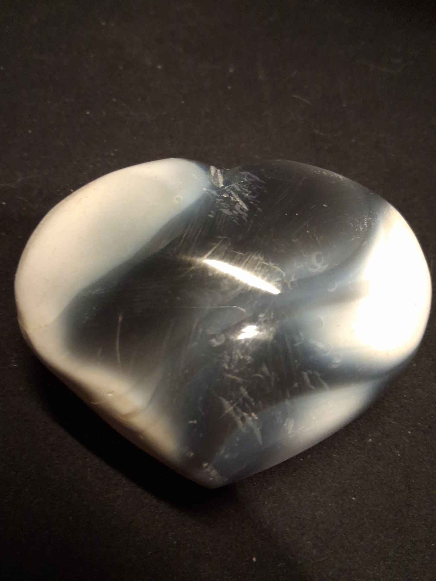 Natural Agate Palmstone - heart - 6x7.5 cm - black agate