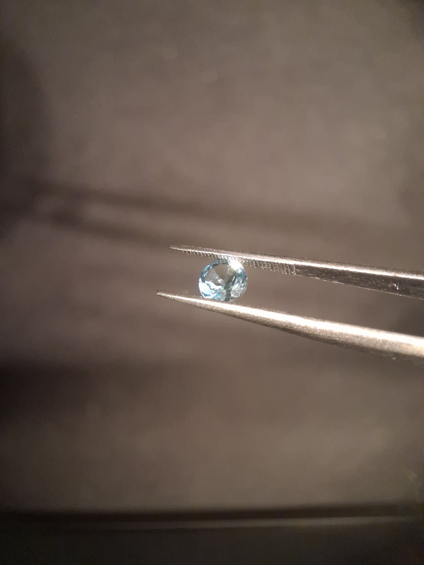 Natural Swiss Blue Topaz - 0.605 ct - round - irradiated - high quality - certified natural