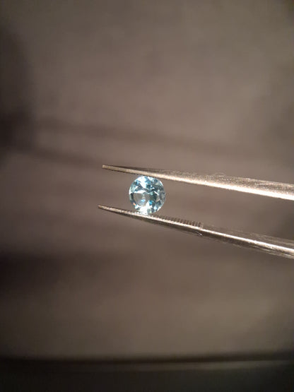 Natural Swiss Blue Topaz - 0.605 ct - round - irradiated - high quality - certified natural