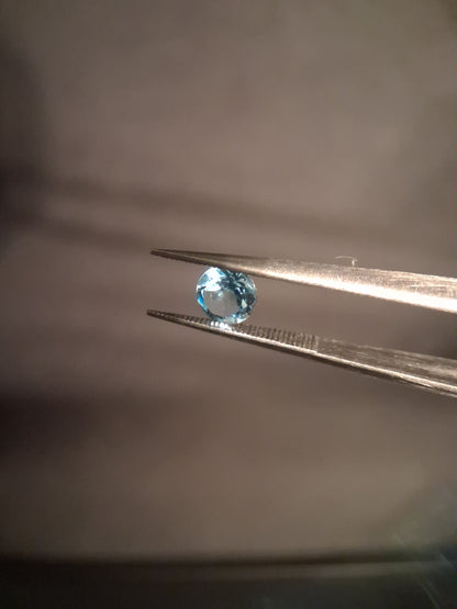 Natural Swiss Blue Topaz - 0.605 ct - round - irradiated - high quality - certified natural