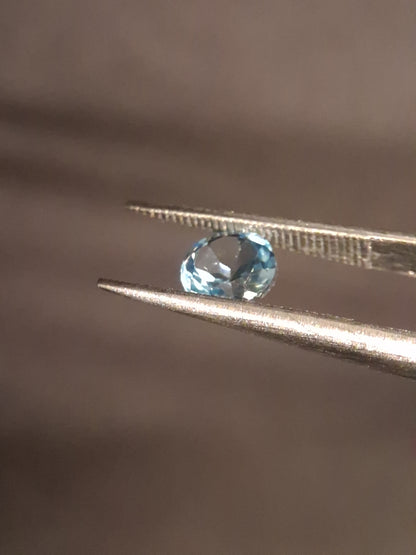 Natural Swiss Blue Topaz - 0.605 ct - round - irradiated - high quality - certified natural